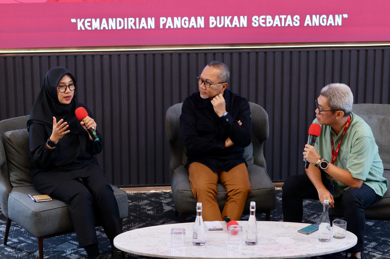 Bupati Banyuwangi Ipuk Fiestiandani bersama Menteri Koordinator Bidang Pangan, Zulkifli Hasan. dalam diskusi kemandirian pangan. (Foto:  Humas Pemkab Banyuwangi for jatimnow.com)