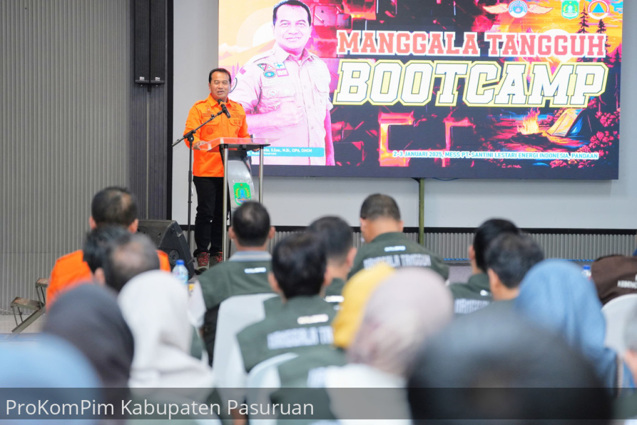 Pj Bupati Pasurauan Nur Kholis dalam sambutannya di Manggala Tangguh Bootcamp Tahun 2025. (Foto: Humas Pemkab Pasuruan for jatimnow.com)