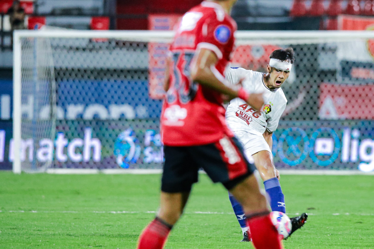 Pemain Persik Kediri Hamra Hehanusa saat menghadapi Bali United. (Foto: Persik Kediri/jatimnow.com)