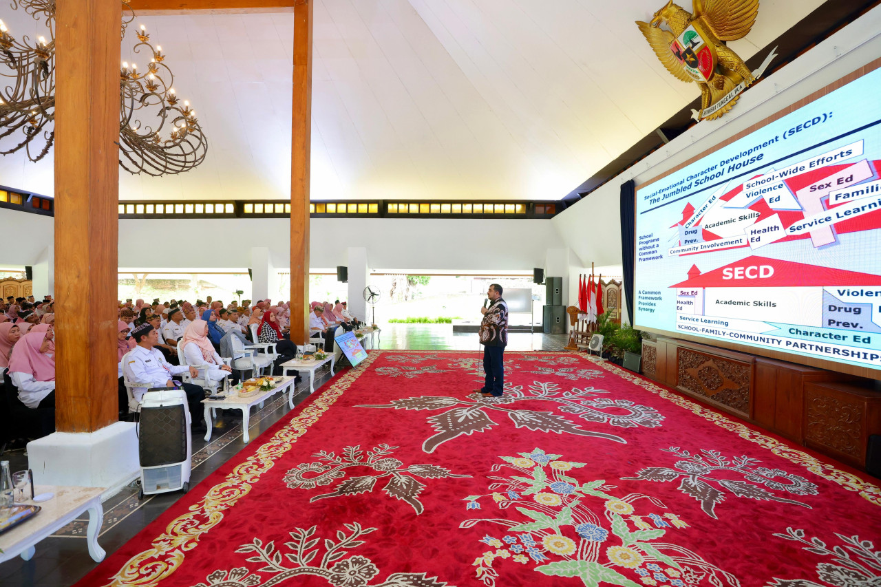 Pengaruh Negatif Medsos pada Pelajar, Bupati Banyuwangi: Tantangan untuk Kepsek