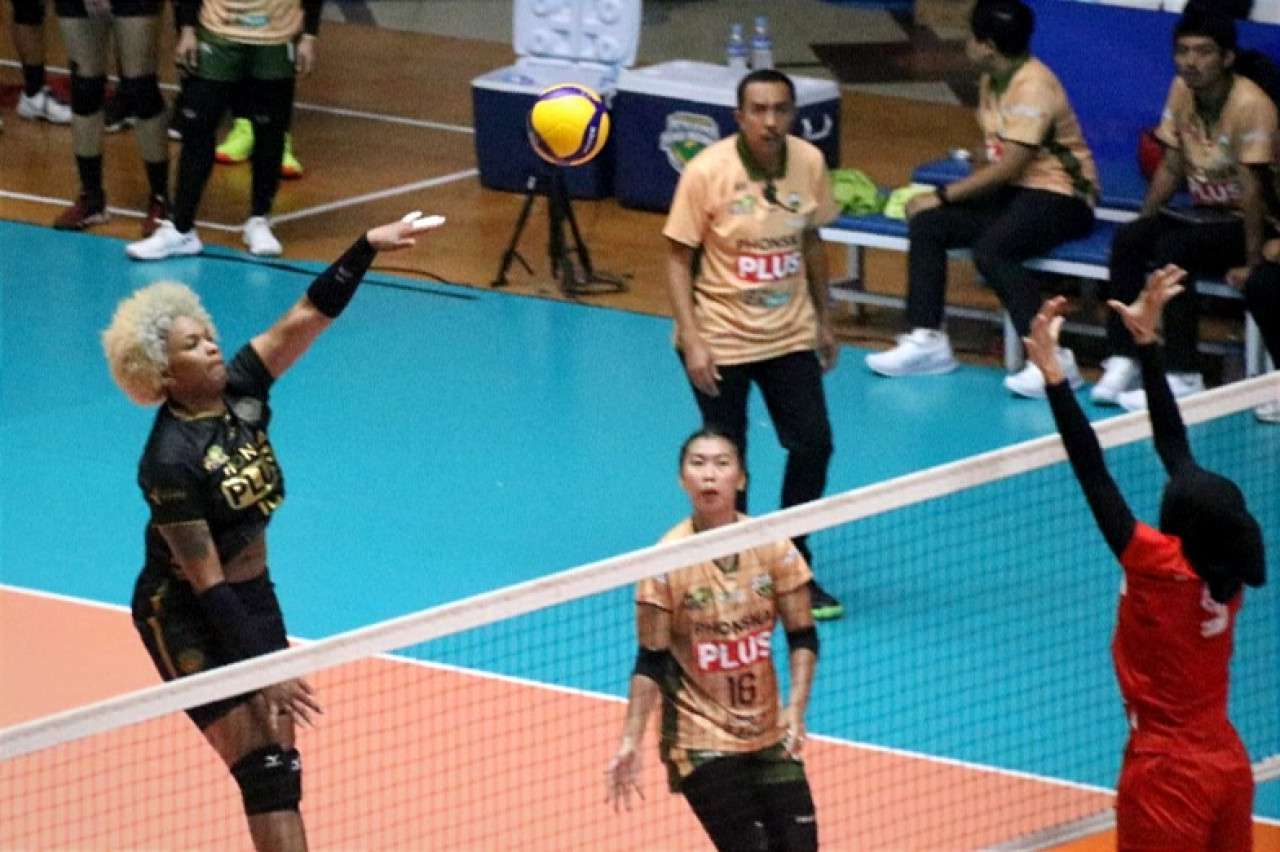 Pemain Gresik Petrokimia Kitania Medina saat bertanding melawan Yogya Falcons di GOR Tri.Dharma Gresik, Minggu (12/1/2025). (Foto: Proliga Official)