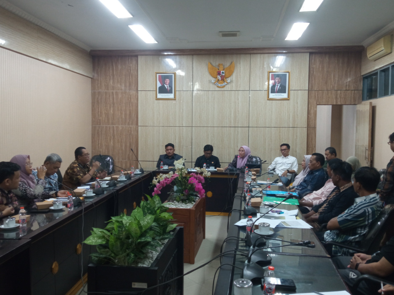 Komisi B DPRD Jember RDP dengan pedagang Lojejer (Foto: Sugianto/jatimnow.com)