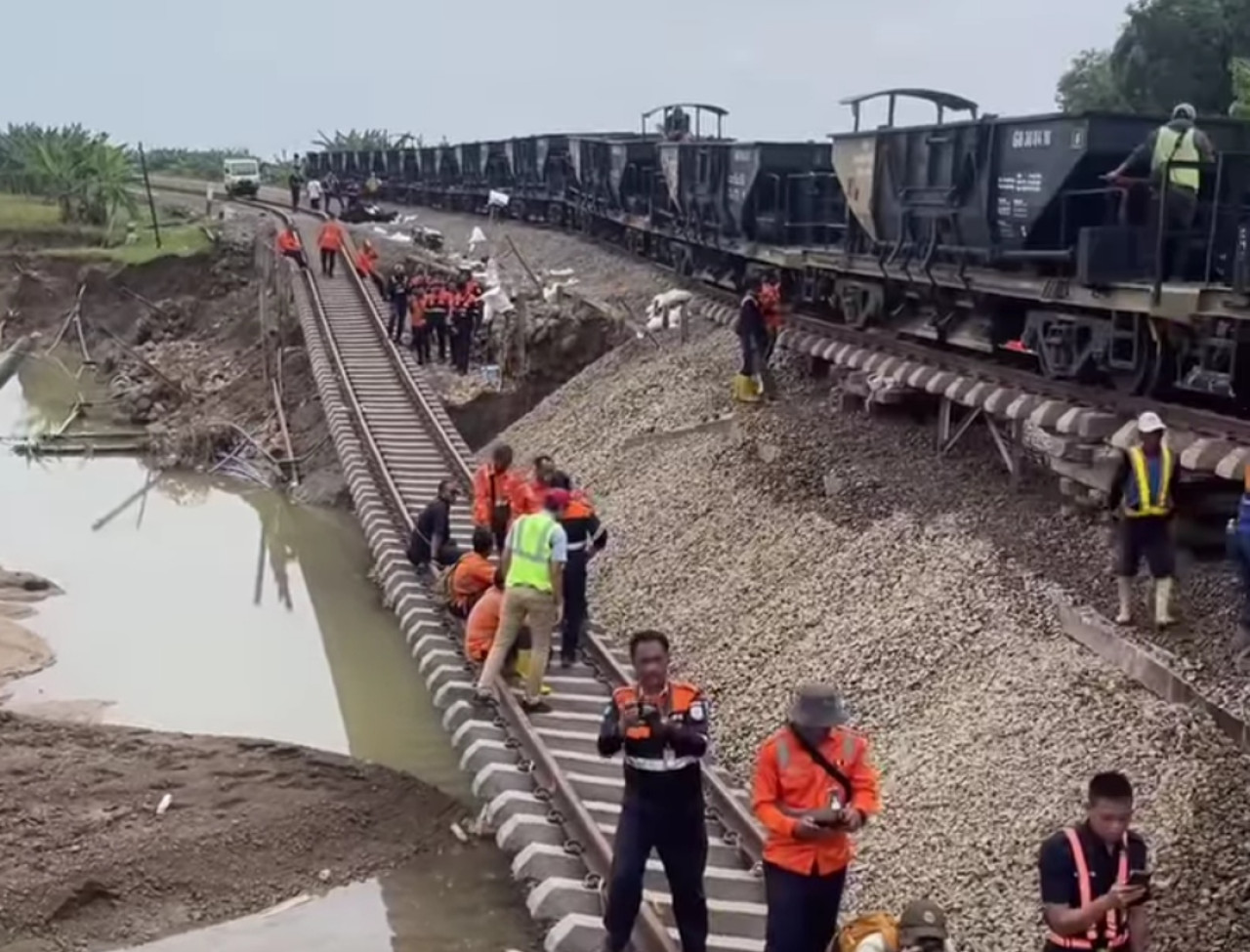 Jalur Rel Grobogan Ditutup, KA Daop 9 Jember Kembali Memutar