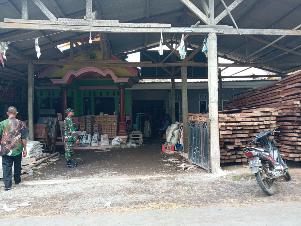 Rumah H. Jen, pengusaha yang dibunuh anaknya. (Foto: Sugianto/jatimnow.com)