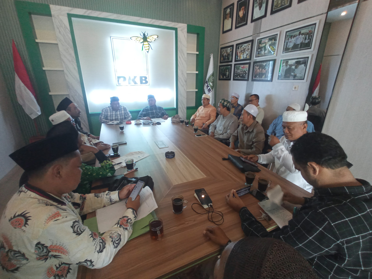 Sejumlah kiai bertemu pengurus DPC PKB Jember. (Foto: Sugianto/jatimnow.com)