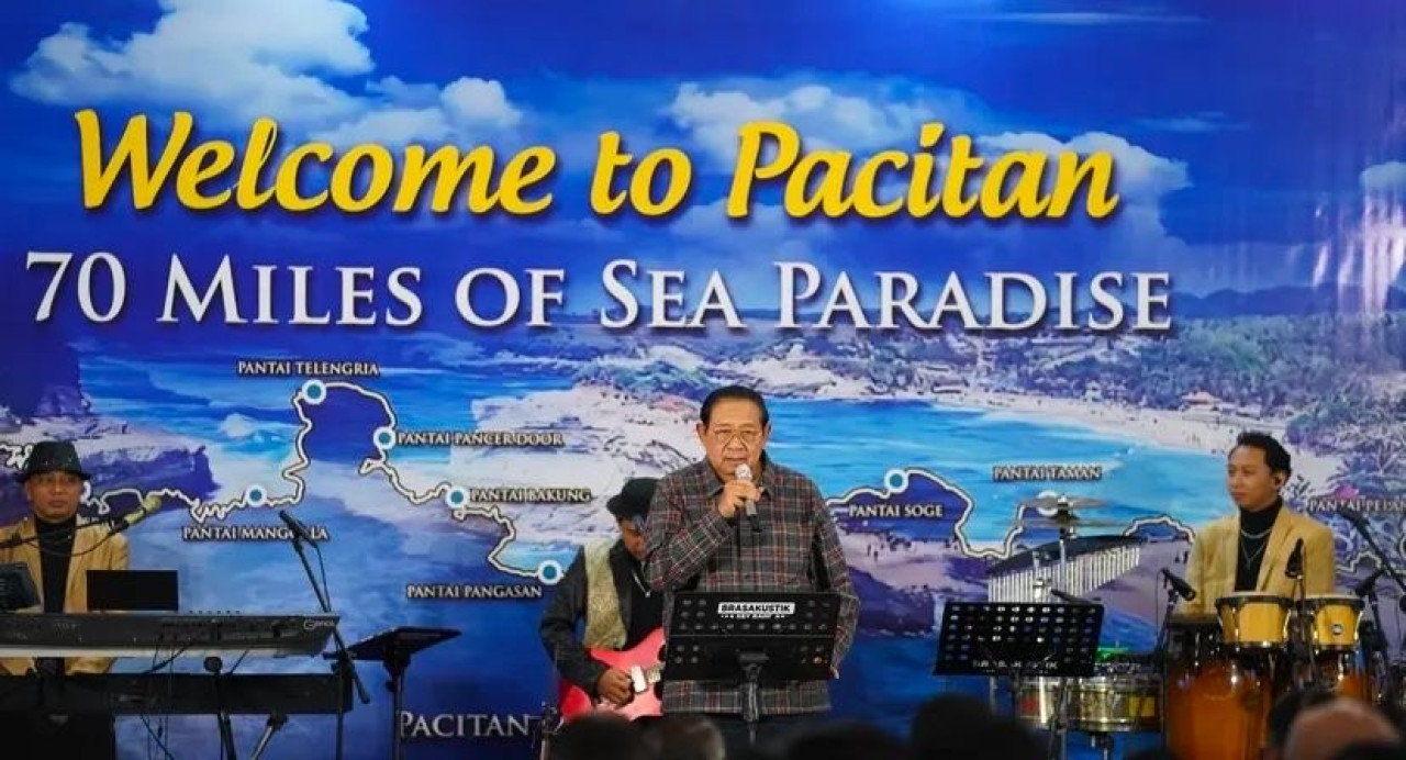 SBY memperkenalkan tagline baru Pacitan 70 Miles of Sea Paradise. (Foto: Prokopim Pacitan for jatimnow.com)