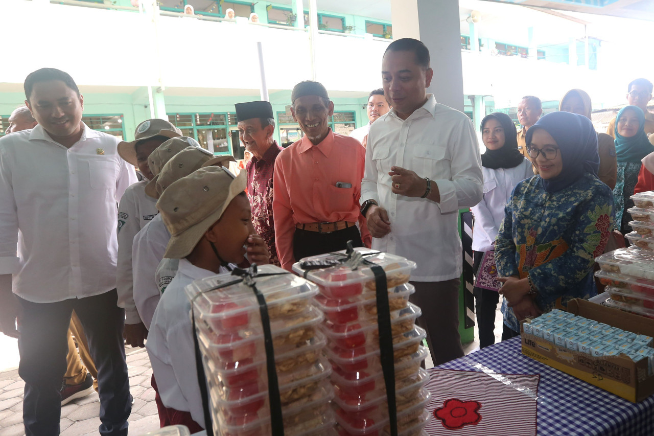 Pemkot Surabaya dan DPRD Anggarkan 1 Triliun untuk Program Makan Bergizi Gratis
