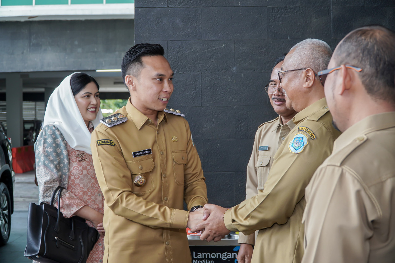 Dirham Akbar Aksara, Wabup Lamongan dimomen pertama masuk kerja. (Foto: Humas Pemkab Lamongan)
