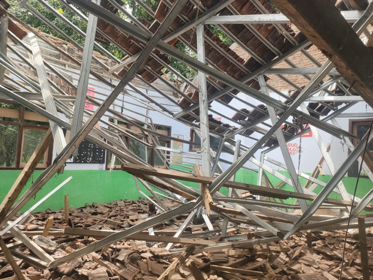 Atap Kelas SDN di Jember Ambruk, Sempat Ajukan Perbaikan untuk Ruangan Lain