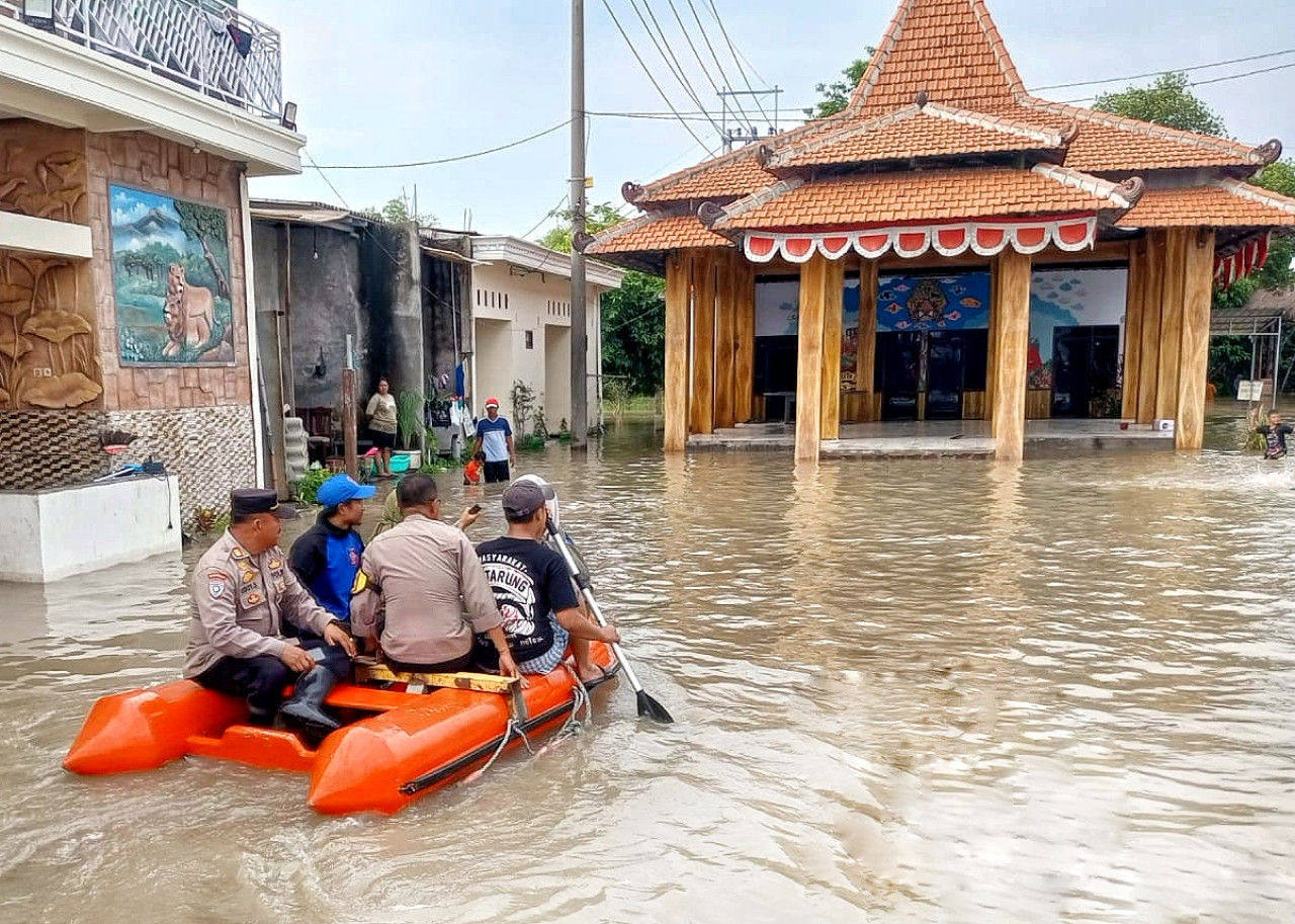 Suasana banjir di Dusun Badas Desa Barengkrajan Krian Sidoarjo. (Foto: Ahaddiini HM/jatimnow.com)