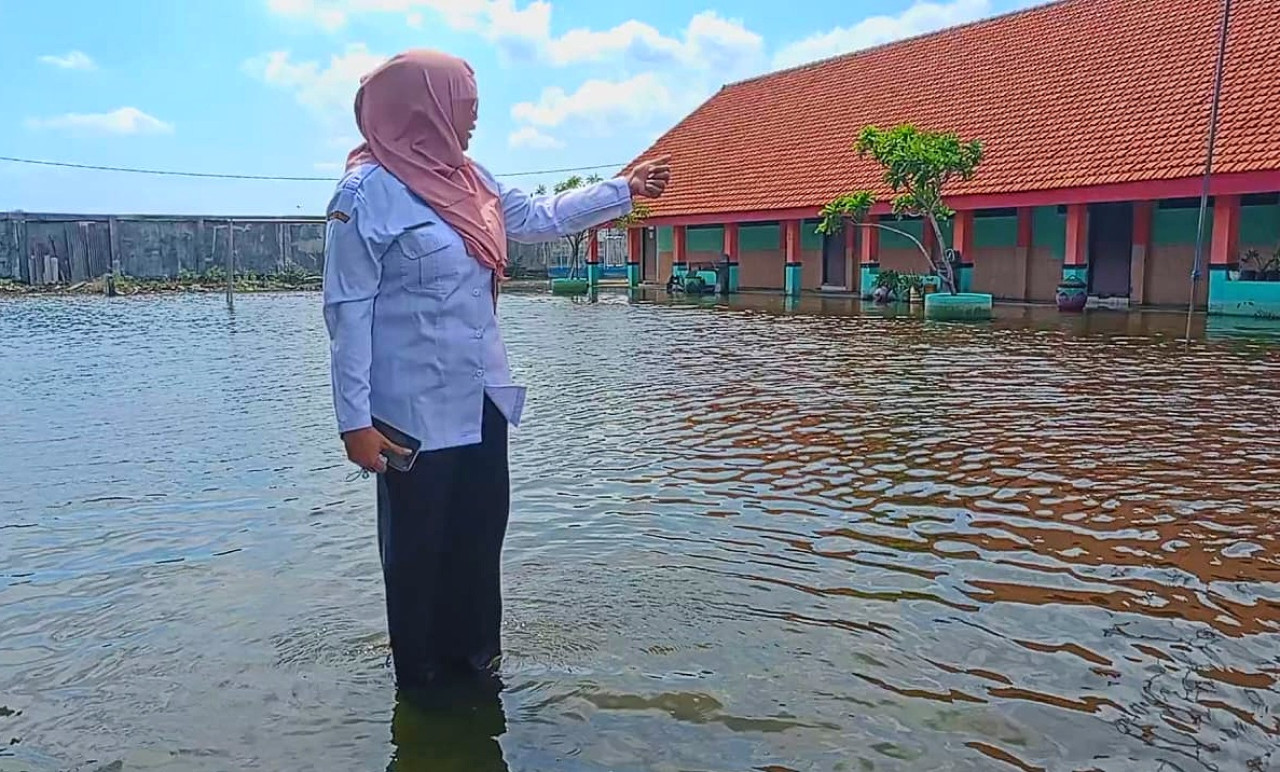 Banjir di SDN 1 Banjarsari Tanggulangin Sidoarjo. (Foto: Ahaddiini HM/jatimnow.com)
