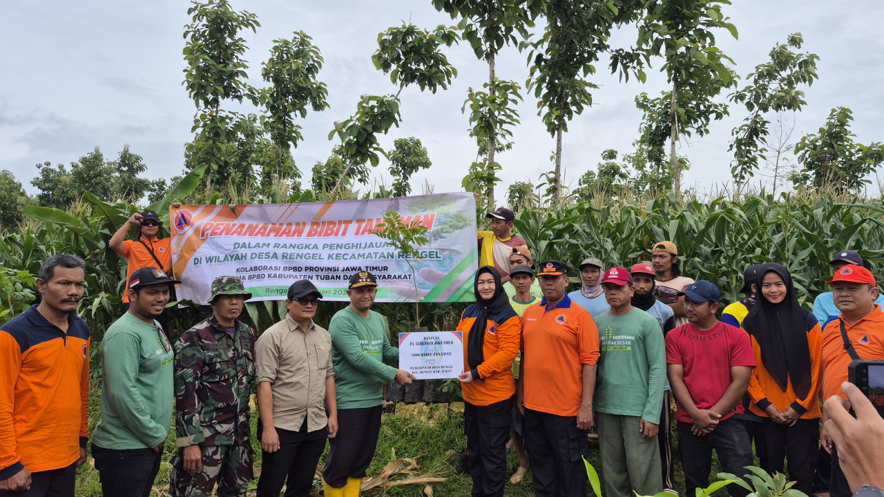 Penaman 10.000 bibit pohon buah di Rengel Tuban. (Foto: Humas Pemkab Tuban)