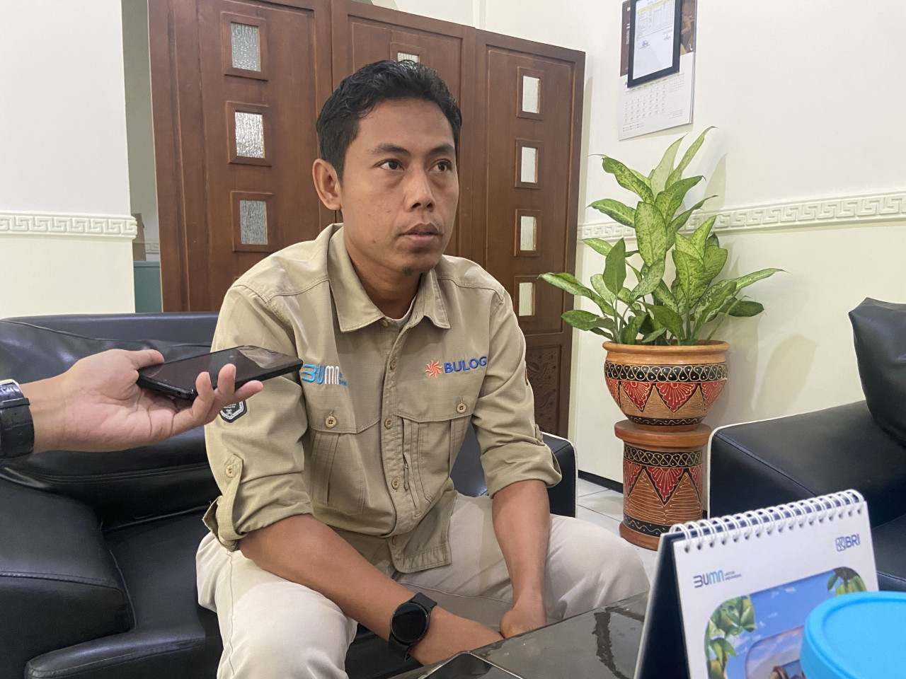 Pemimpin Cabang Bulog Ponorogo, Budiwan Susanto. (Foto: Ahmad Fauzani/jatimnow.com)