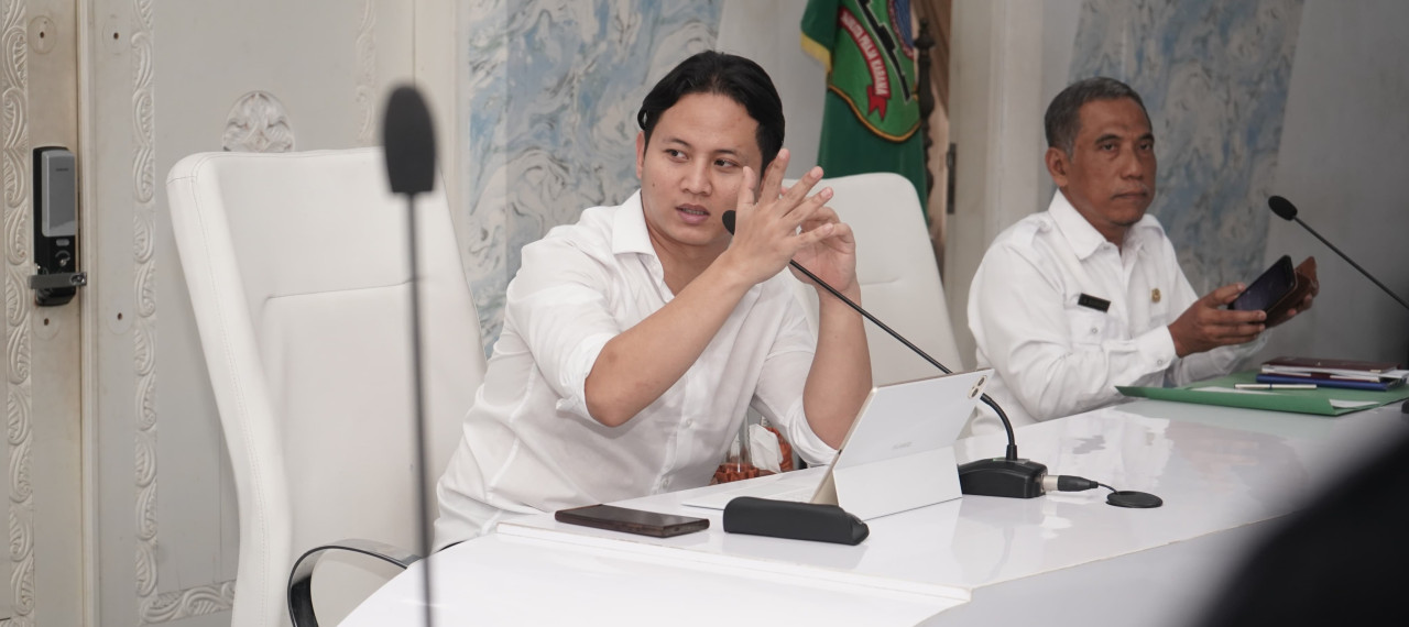 Bupati Trenggalek, Mochamad Nur Arifin saat memimpin rapat. (Foto: Dok Prokopim Trenggalek for jatimnow.com)