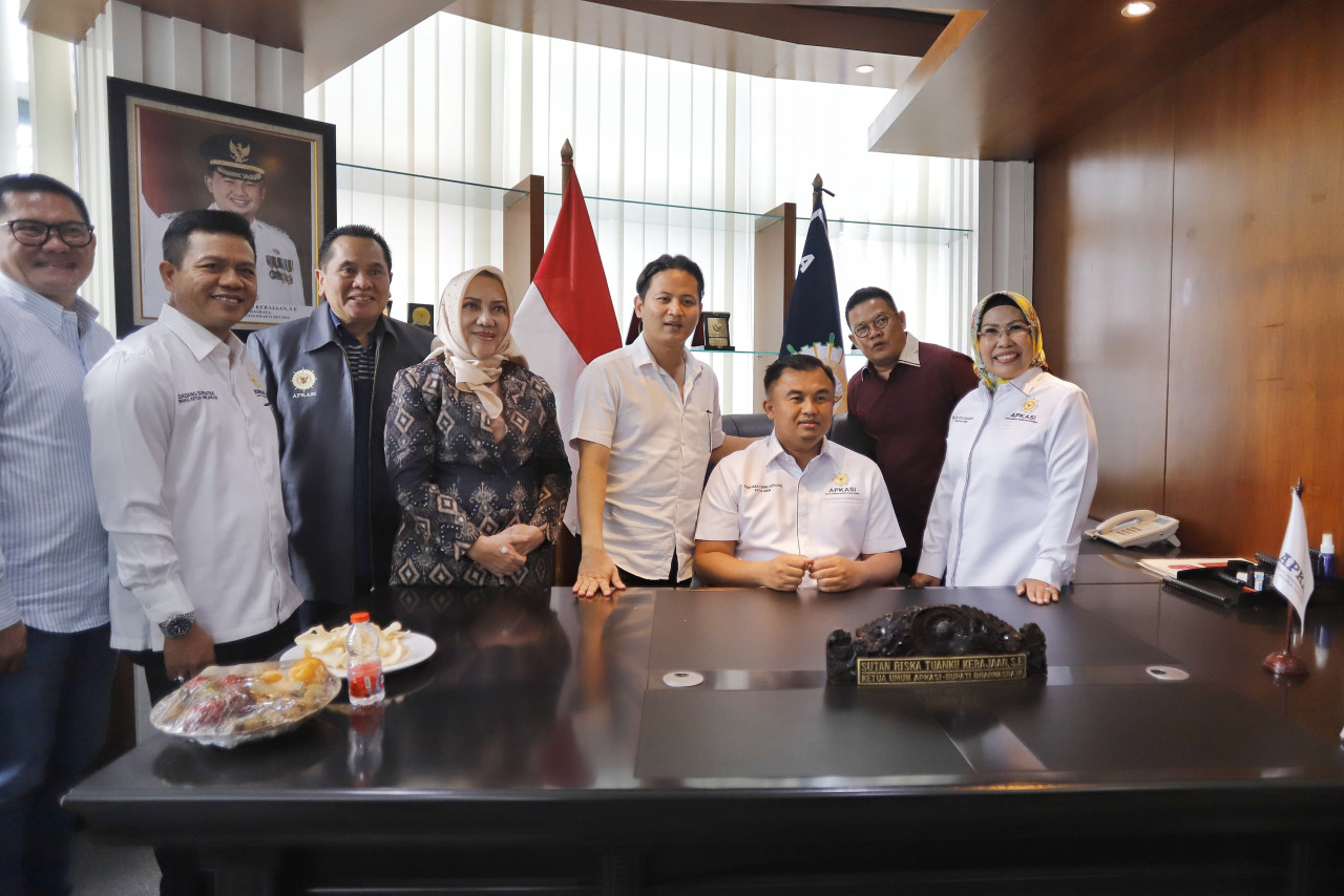 Bupati Trenggalek, Mochamad Nur Arifin saat menghadiri rapat dewan pengurus APKASI. (Foto: Prokopim Trenggalek/jatimnow.com)