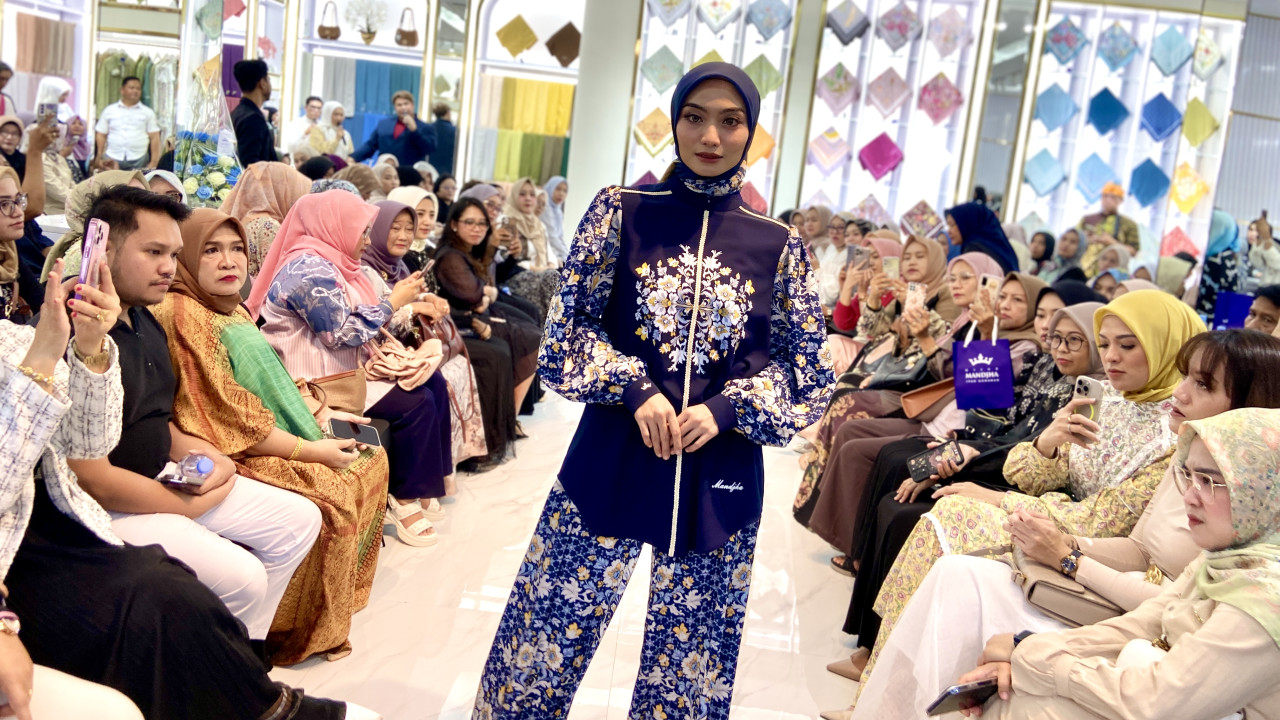 Intip Tren Busana Lebaran ala Ivan Gunawan, Hadirkan Sentuhan Kerajaan Eropa