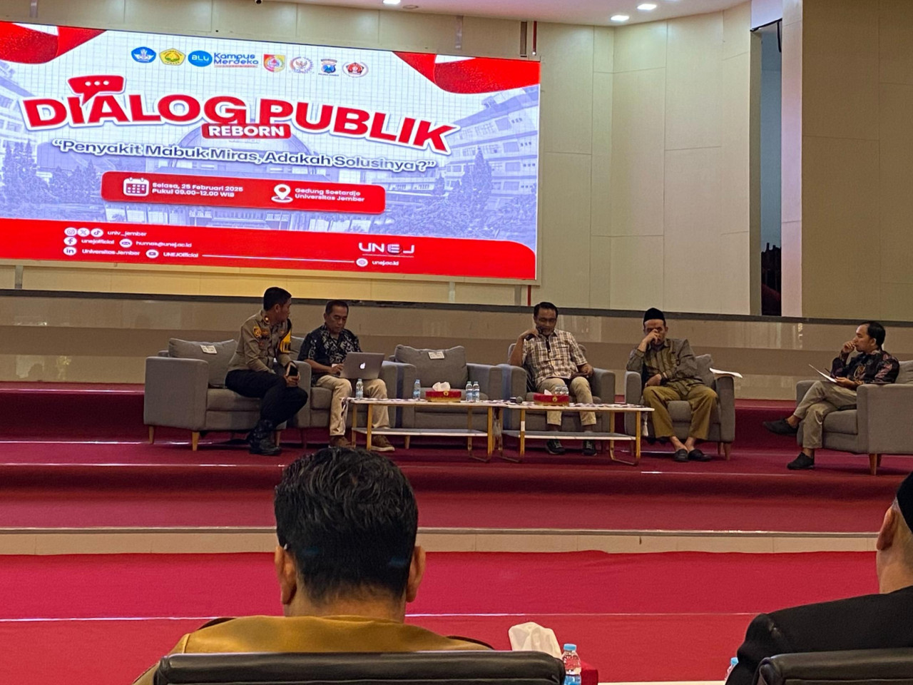Dialog publik penyakit mabuk miras di Gedung Soetardjo (Foto: Sugianto/jatimnow.com))