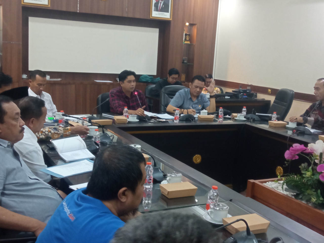 Komisi B DPRD Jember hearing dengan Pupuk Indonesia dan distributor pupuk (Foto: Sugianto/jatimnow.com)