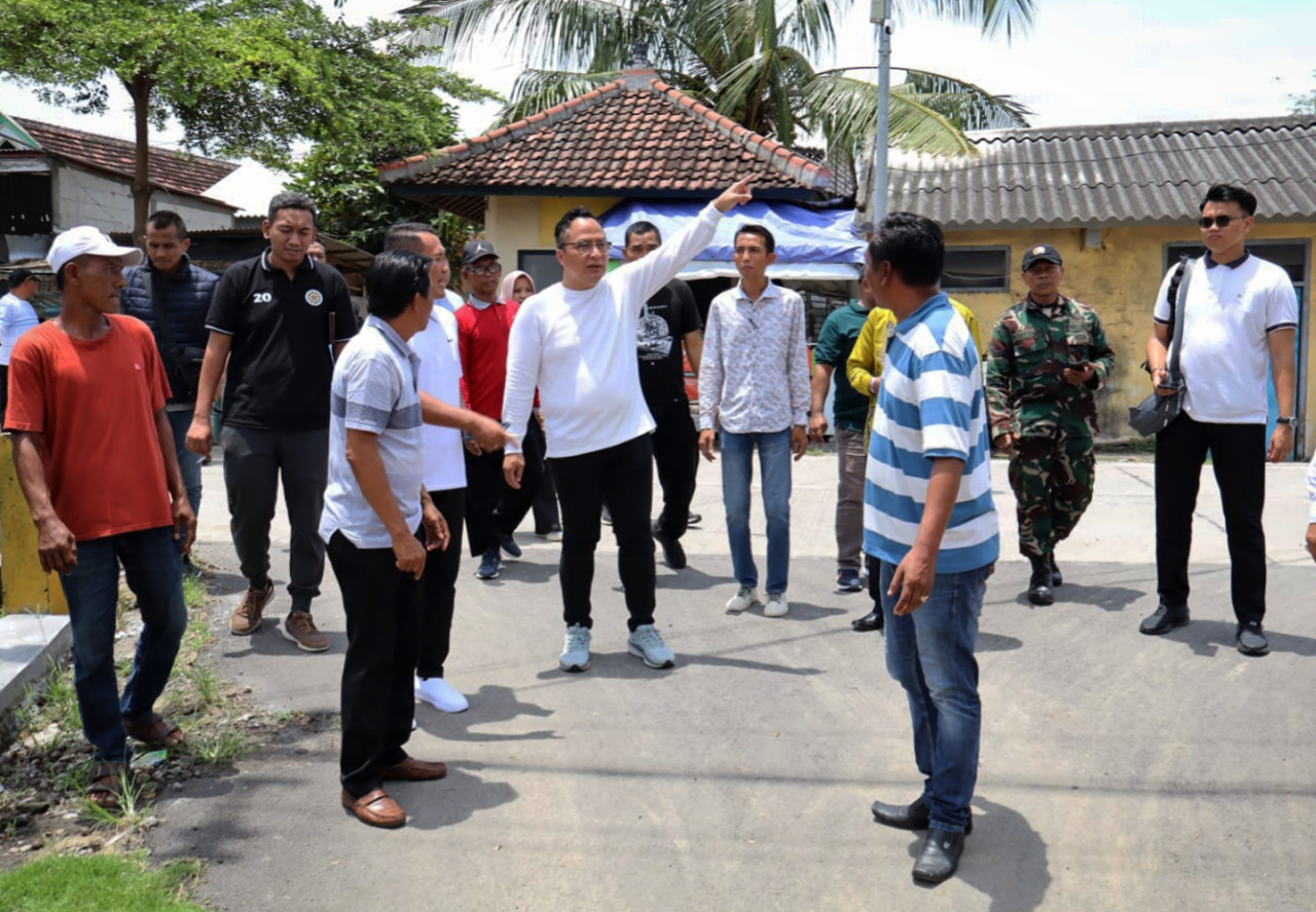Wakil Bupati Gresik, dr. Asluchul Alif, saat meninjau kondisi infrastruktur pendidikan dan sanitasi warga. (Foto: Diskominfo Gresik/jatimnow.com)