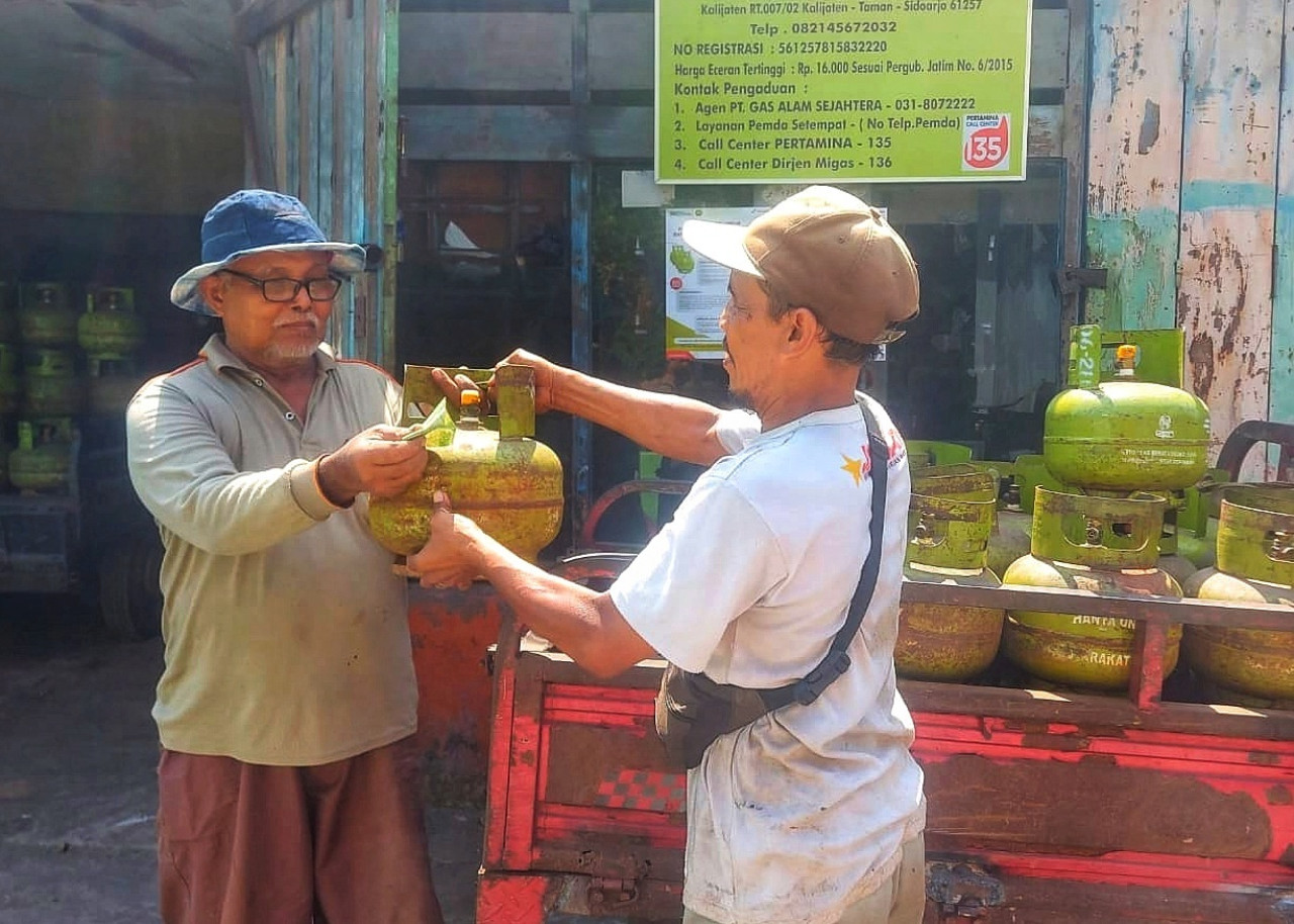 Salah satu pangkalan tabung gas elpiji 3 kilogram di Sidoarjo. (Foto: Ahaddiini HM/jatimnow.com).
