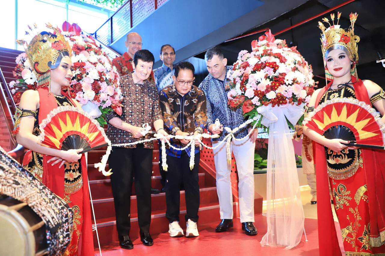 Pj Gubernur Jatim Adhy Karyono turut memotong pita peresmian WSU (foto: Humas Pemprov Jatim for jatimnow.com)