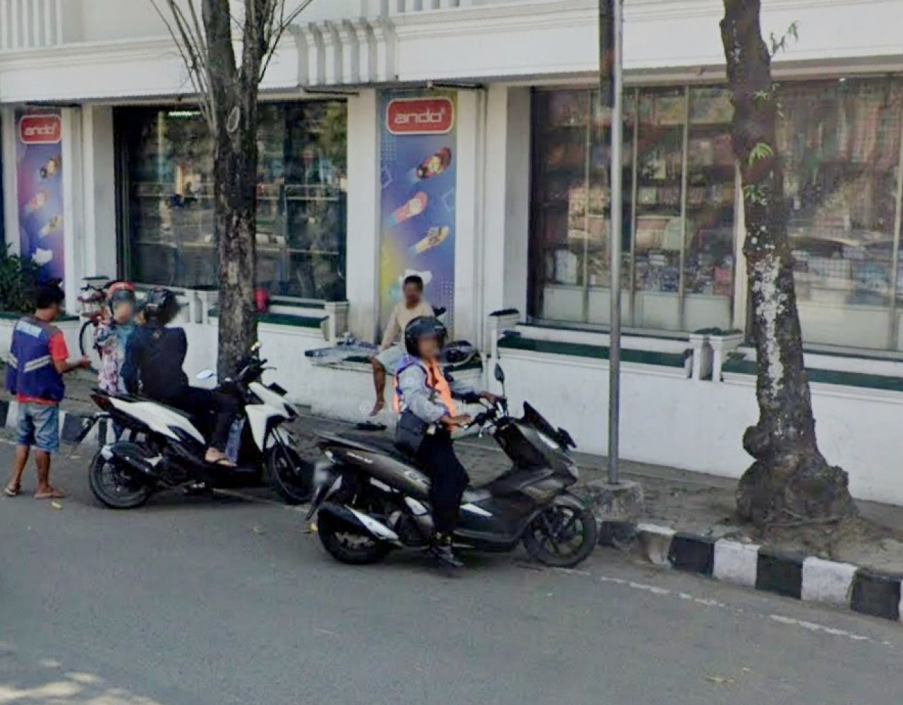 Parkir di Kabupaten Bangkalan. (Foto: Fathor Rahman/jatimnow.com)