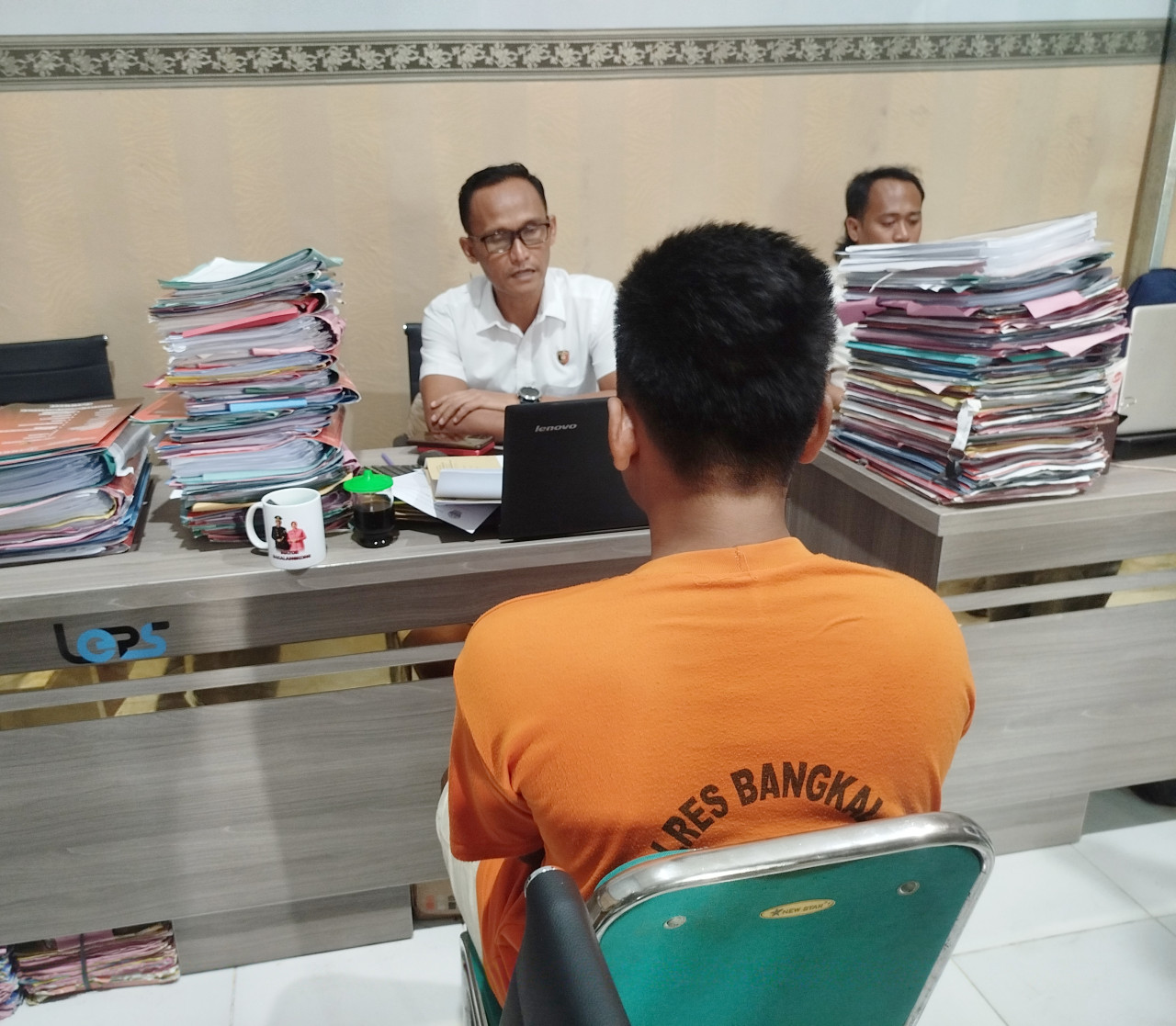 Maling sapi saat diperiksa Mapolres Bangkalan. (Foto: Fathor Rahman/jatimnow.com)