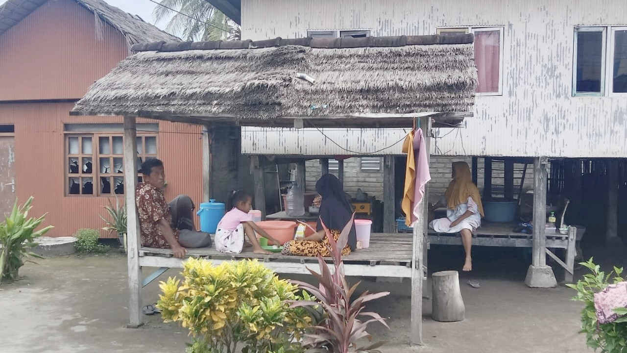 Suasana perkampungan di Desa Pagerungan, Kecamatan Sapeken, Sumenep. (Foto: Fathor Rahman/jatimnow.com)