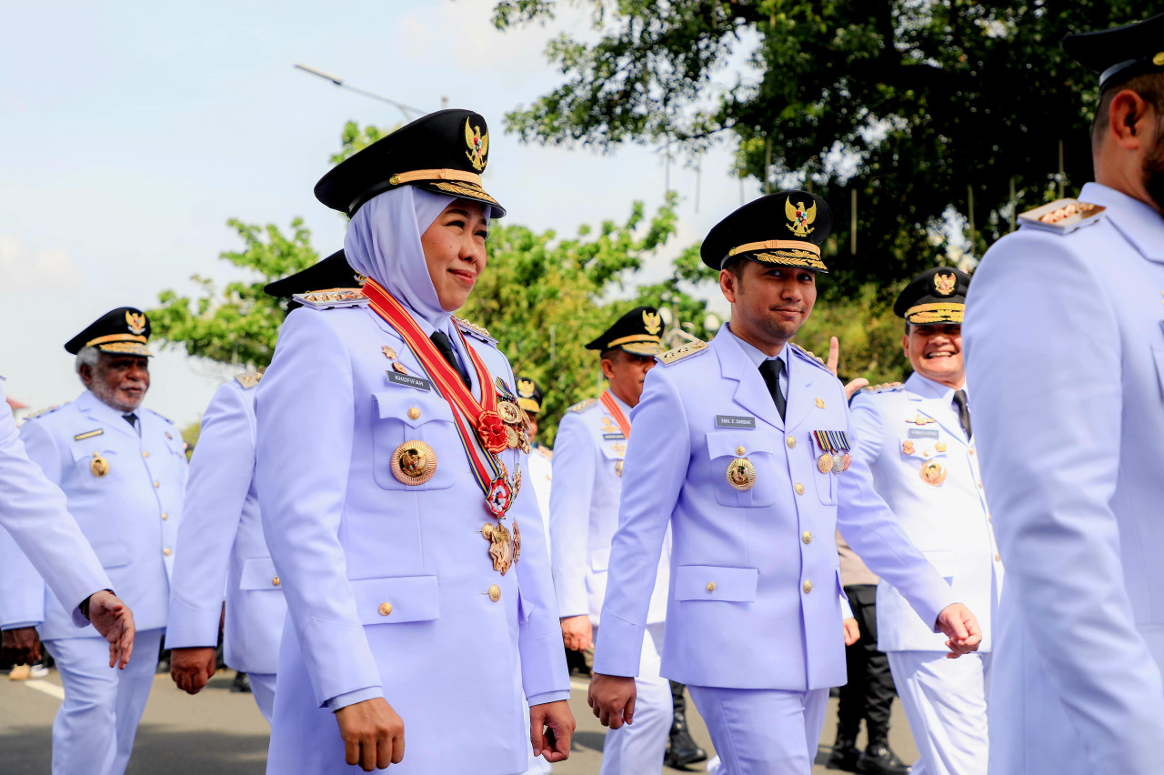 Khofifah-Emil memasuki area pelantikan (foto: Humas Pemprov Jatim for jatimnow.com)