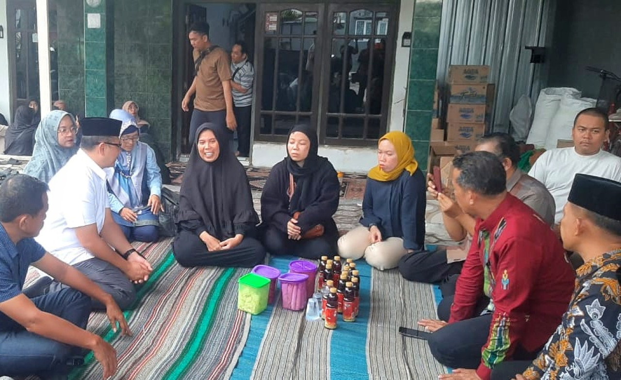 Suasana rumah duka siswi Nafiri Rimbi Maharani di Desa Candi Pari Porong Sidoarjo. (Foto: Ahaddiini HM/jatimnow.com)