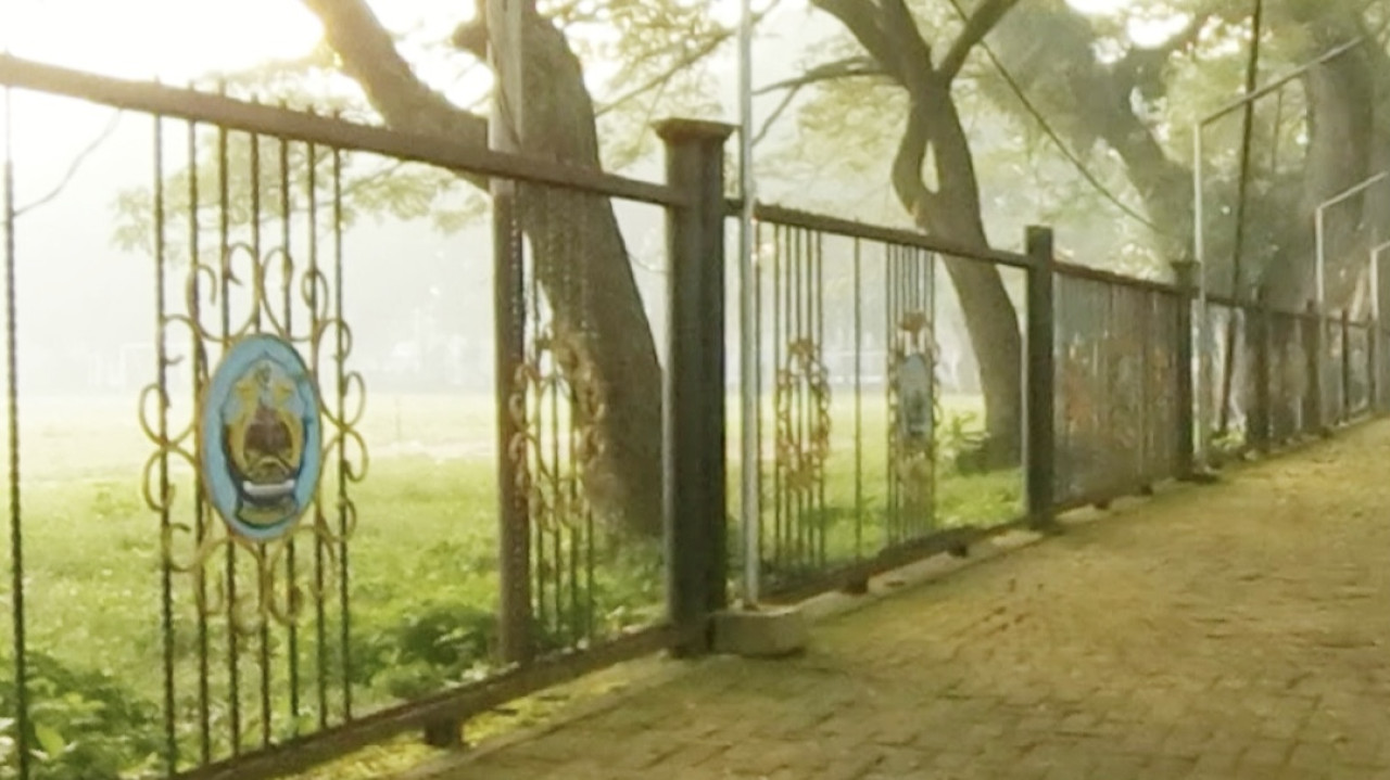 Pagar besi Alun-Alun Bangkalan. (Foto: Fathor Rahman/jatimnow.com)