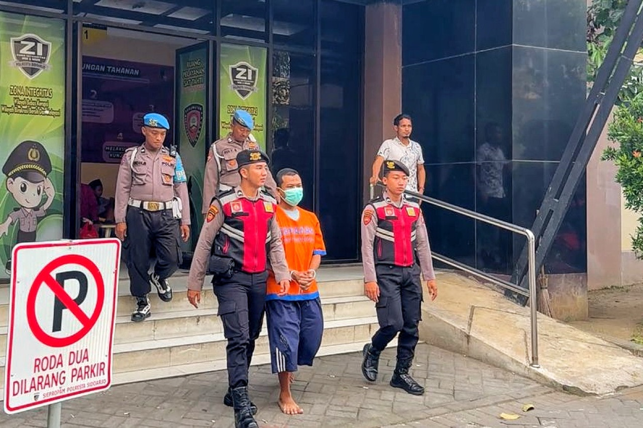 Pelaku pencabulan terhadap anak tiri  di Sedati Sidoarjo. (Foto: Ahaddiini HM/jatimnow.com).