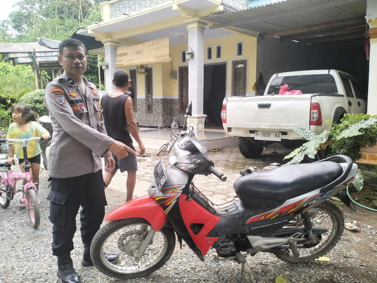 Kondisi maling motor dirawat di puskesmas (Foto: Polsek Wuluhan for jatimnow.com)