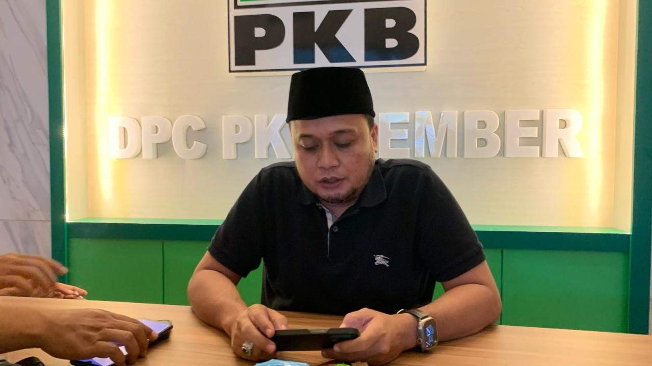 Ketua DPC PKB Jember, Ayub Junaidi saat ditemui di kantornya. (Foto: Sugianto/jatimnow.com)