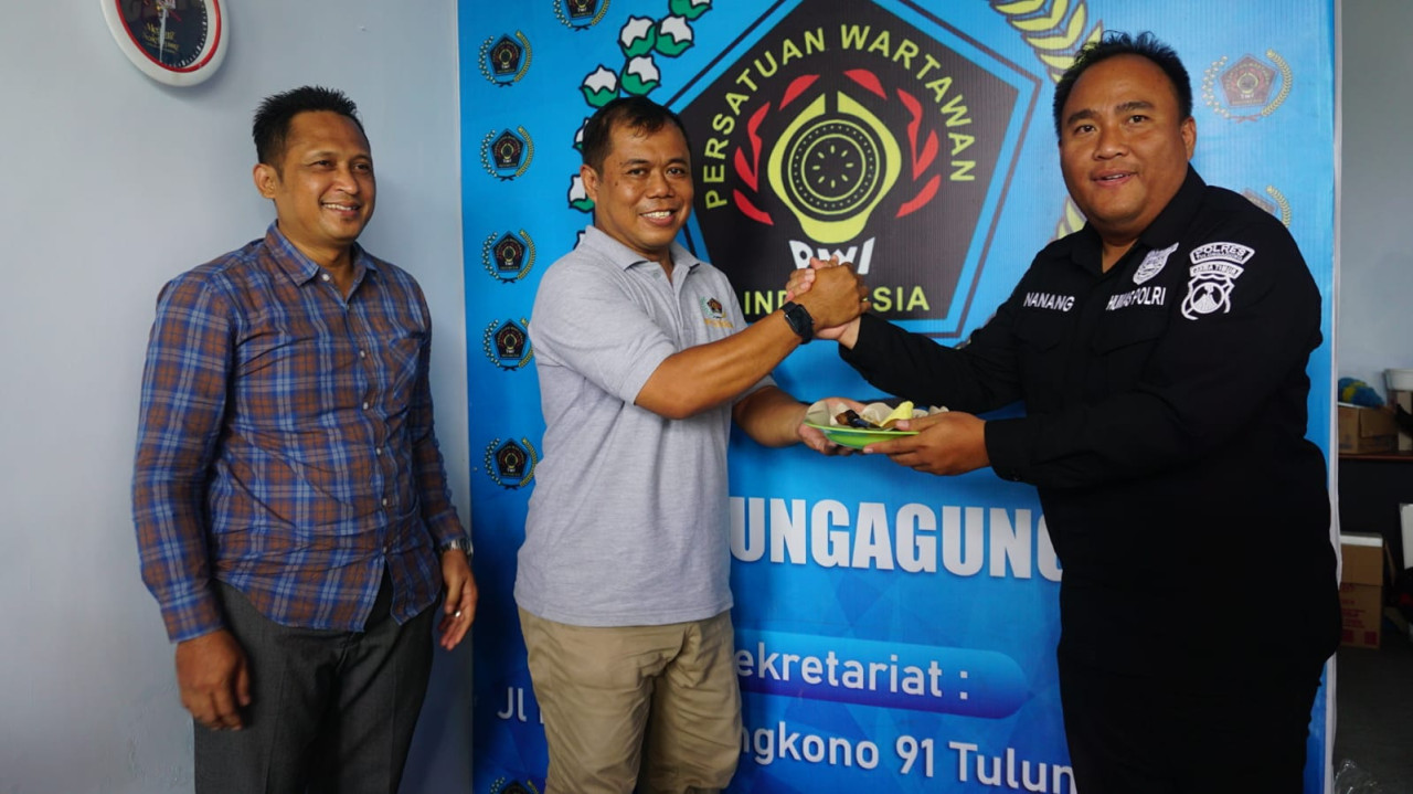 PWI Tulungagung menggelar syukuran HPN 2025. (Foto: Bramanta Pamungkas/jatimnow.com)