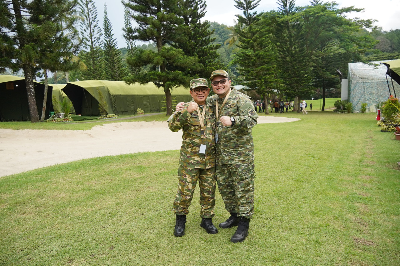 Mas Dhito dan ayahnya saat di retret Magelang. (Foto: Pemkab Kediri/jatimnow.com)
