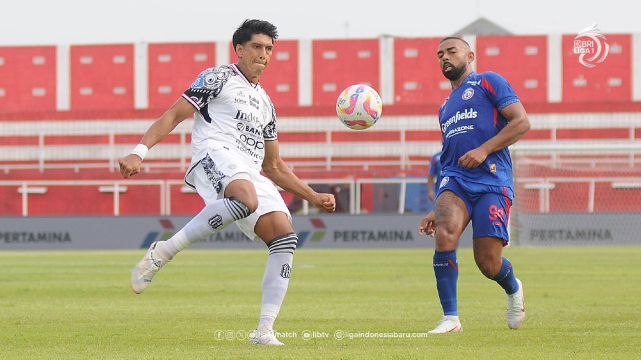 Thales Lira tak bisa perkuat Arema FC. (Foto: PT LIB)