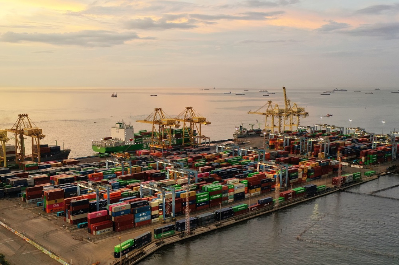 Pelindo Terminal Petikemas Tambah Alat Bongkar Muat TPK Semarang