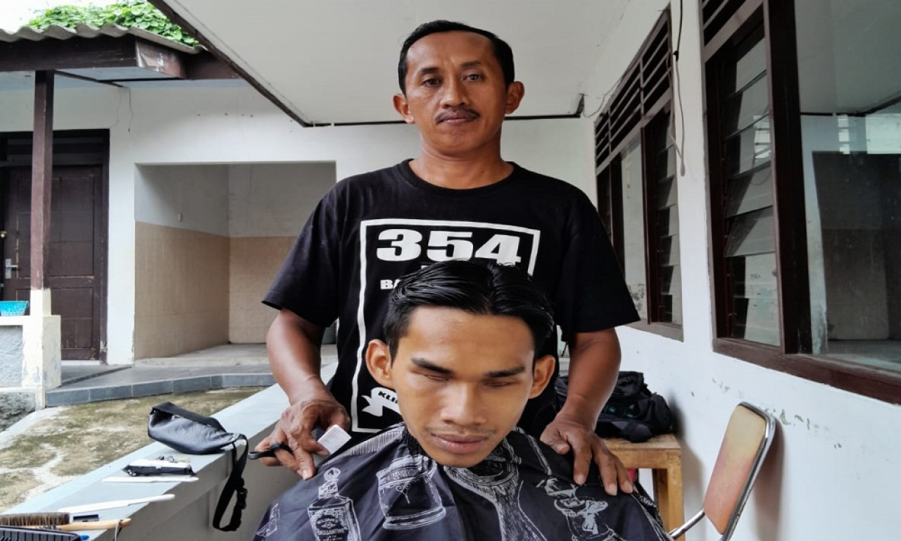 Kisah Tukang Cukur di Banyuwangi Beri Layanan Gratis bagi Difabel hingga ODGJ