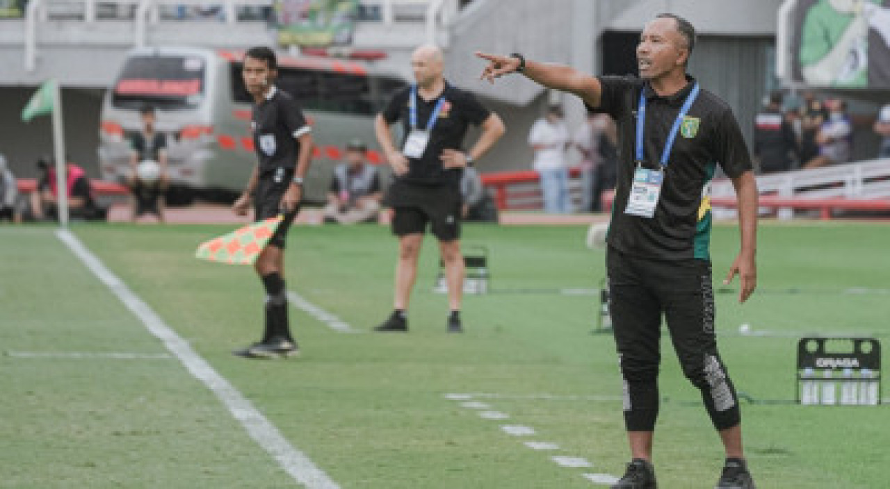 Asisten Pelatih Persebaya Uston Nawawi. (Foto: dok. Persebaya.id)