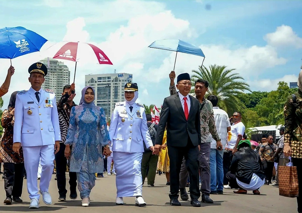 Wahono-Nurul menuju memasuki Istana Negara Jakarta (foto: tangkapan layar IG @humasbojonegoro)