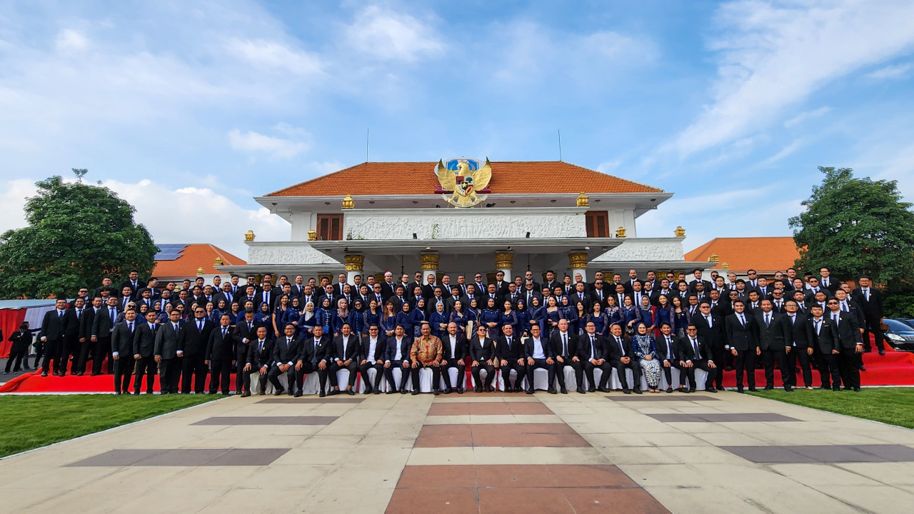Pengurus HIPMI Jatim usai dilantik di Grahadi (foto: Humas Pemprov Jatim for jatimnow.com)