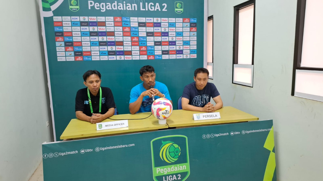 Pelatih Persela Zulkifli Syukur saat memberi keterangan jelang pertandingan Persela kontra Persijap. (Foto : Persela for jatimnow.com)