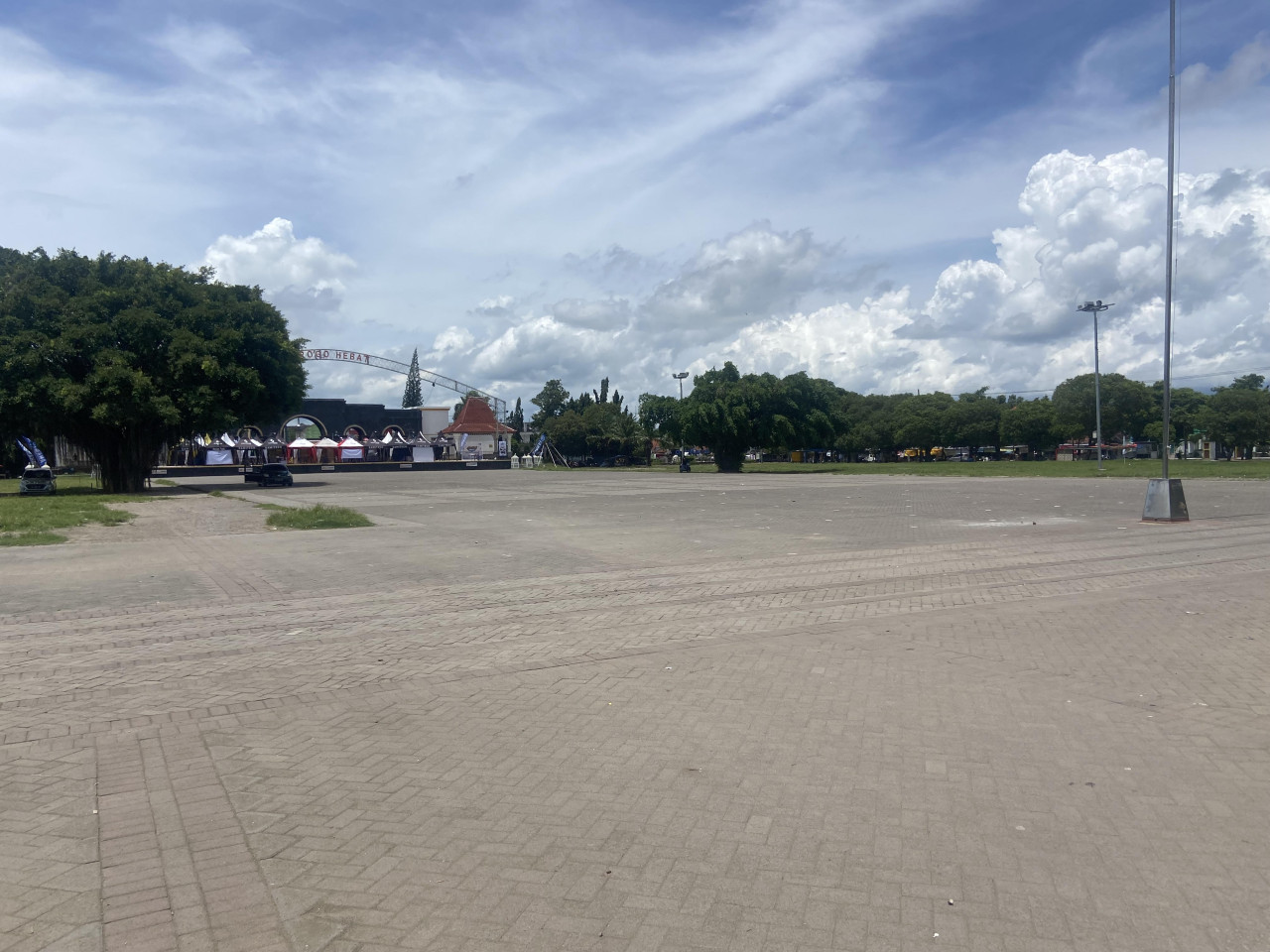 Alun-alun Ponorogo yang menjadi lokasi pasar malam (Foto: Ahmad Fauzani/jatimnow.com)