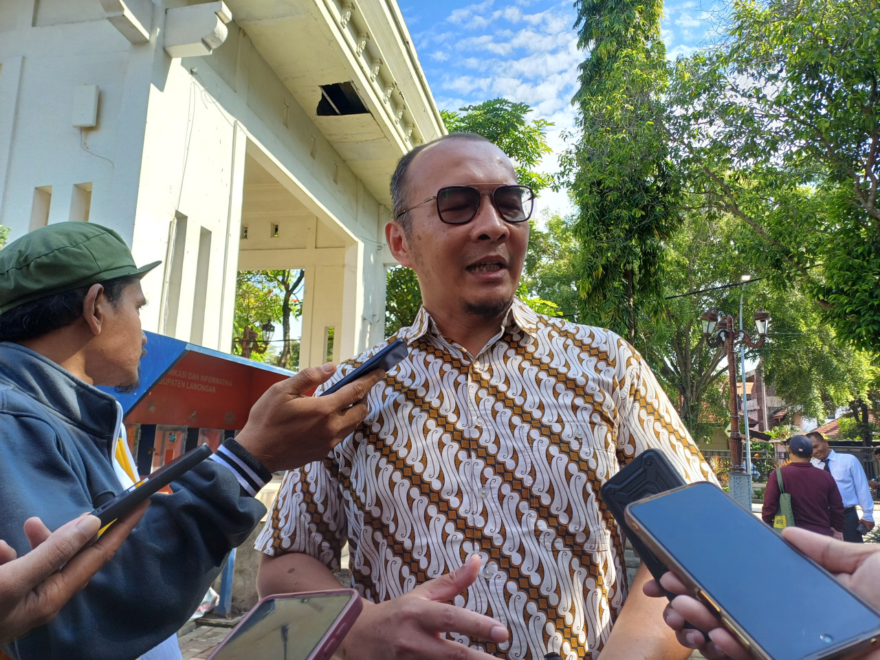 Kadishub Lamongan saat membagikan kabar tentang pembukaan JLU. (Foto : Adyad Ammy Iffansah/jatimnow.com)