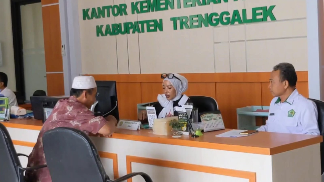 Pendaftaran haji di Kantor Kemenag Trenggalek. (Foto: Bramanta Pamungkas/jatimnow.com)