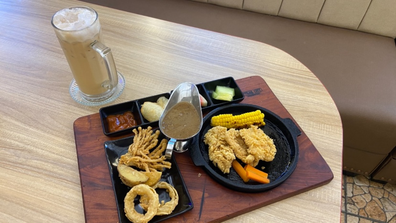 Chicken Steak andalan Steak City di Kediri Mall. (Foto: Yanuar Dedy/jatimnow.com)