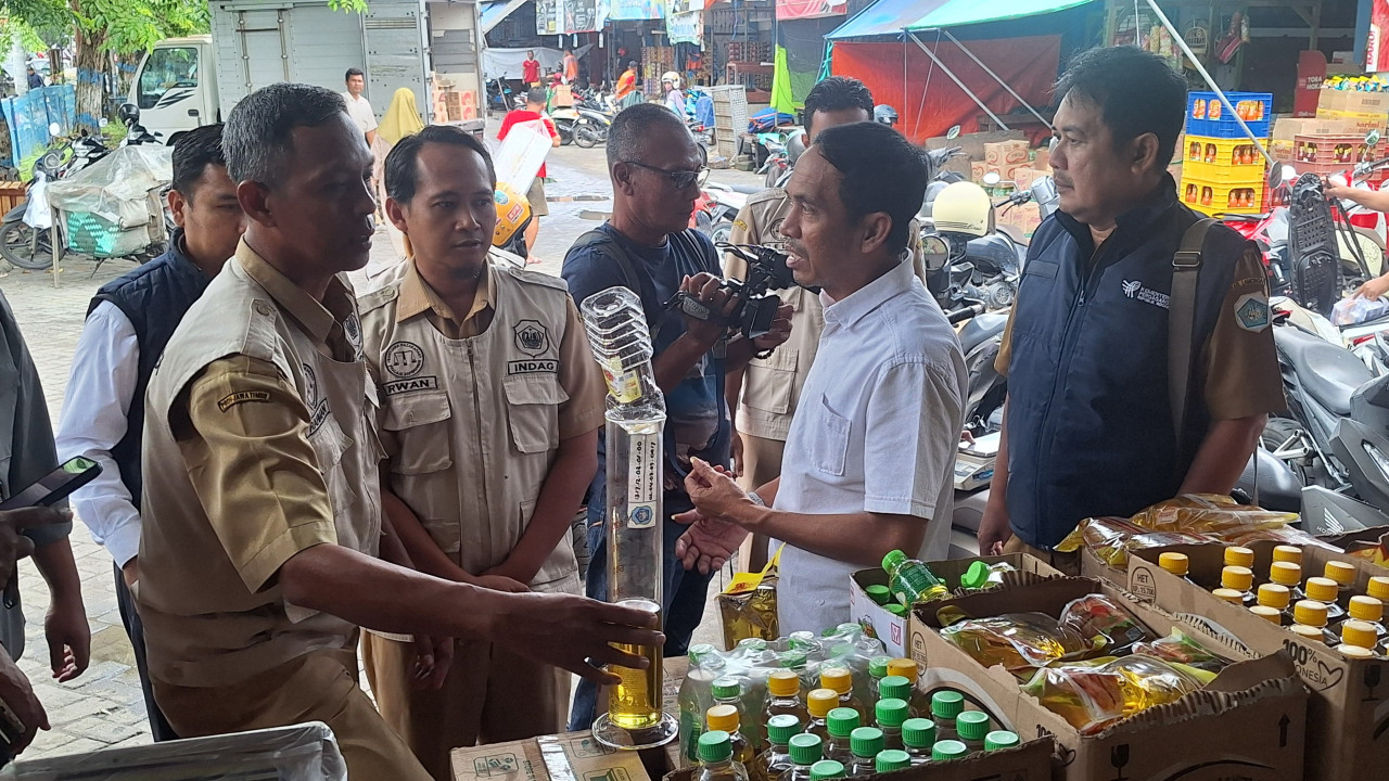 Minyakita 800 Mililiter Dikemas 1 Liter Beredar di Lamongan