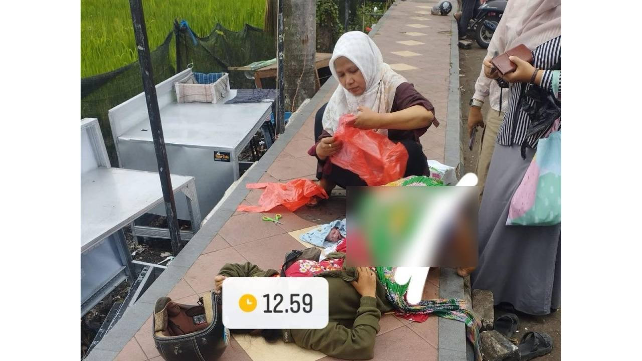 Viral Medsos, Ibu Muda Melahirkan di Jalan Baru Ponorogo