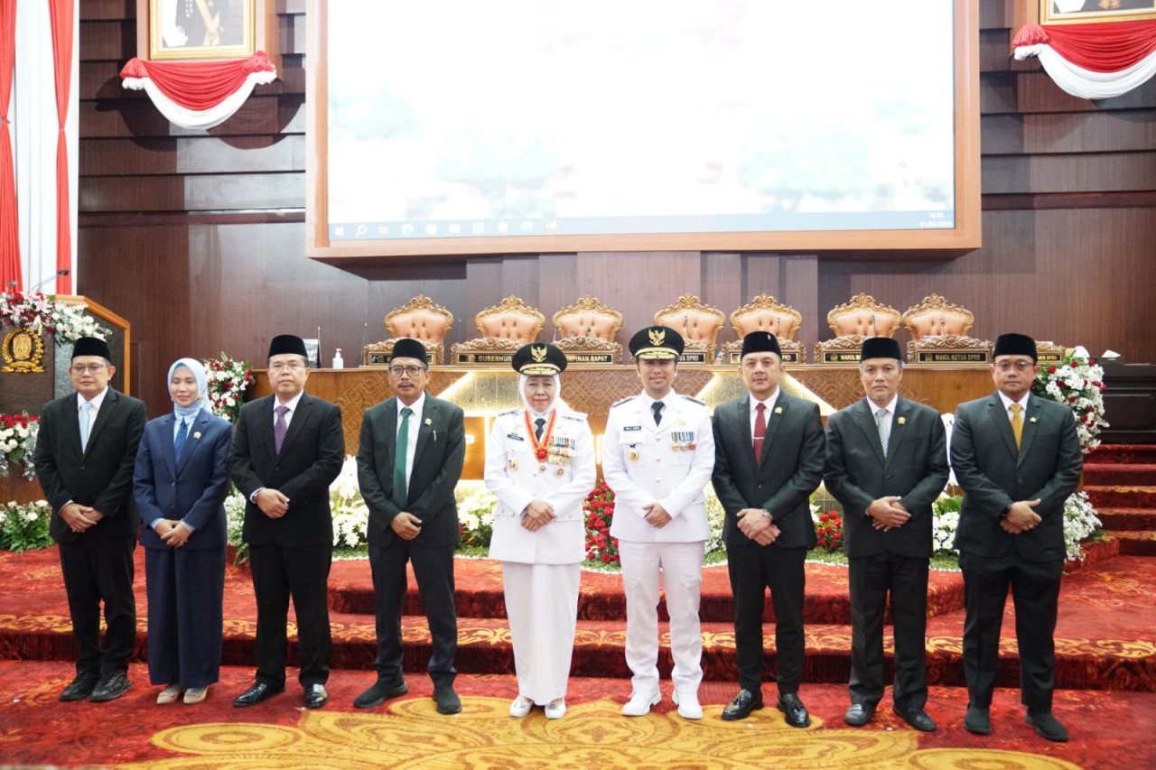 Sertijab Gubernur Jawa Timur di DPRD Jatim. (Foto: Humas DPRD Jatim)